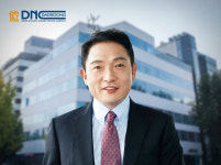 윤재승 대웅 회장 K뷰티 훈풍…개인회사 디엔코스메틱스 훨훨