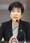 김영주 장관 노동시간 단축 차질 없이 현장에 안착토록 지원