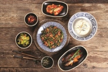 유통업계, 지역 특산품과 손잡고 차별화 전략 나서