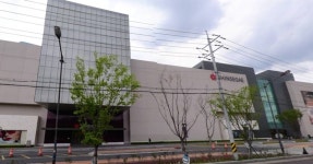 [코로나19] 신세계백화점 김해점, 임시 휴점 돌입…협력사원 확진 판정