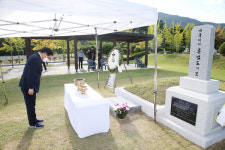 허성무 창원시장,  홍범도 장군 묘역 참배
