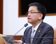 트럼프 당선, 정부 경제 정책 기조 변화 시사...금융·통화 등 대응책 마련나서