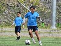 "60, 아직 팔팔하죠"… 60대 축구클럽 '청춘FC'