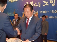 김용녕 노인회지회장, 대통령상 수상