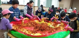 우리 손으로 직접~…정배 텃밭 나눔 잔치