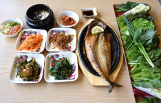 비벼 먹고! 쌈 싸 먹고! 정성 가득한 우렁강된장