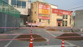 (구)메가마트 양평점 인근 현황도로 폐쇄… 소유권 분쟁 여파