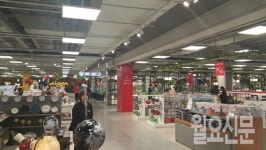 [르포]가구공룡 만난 유통괴물…롯데아울렛 고양, 실상은 속 빈 강정