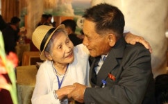 65년 만에 상봉 南北 이산가족, 연회장 곳곳 눈물바다