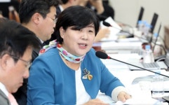 잇따른 잡음 서영교 의원, 가족채용→재판청탁 의혹까지