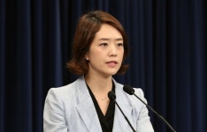 청와대, 국정지지율 하락세에 