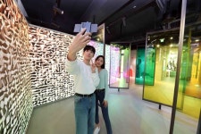 강남 한복판의 숲 일상비일상의틈 알고 보니…LG유플러스만의 MZ세대 소통 공간