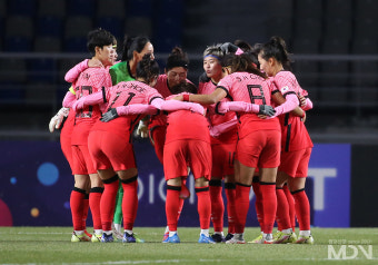[여자축구대표팀] '화이팅' 외치는 지소연