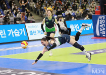 [여자배구] 김주하, 아쉬운 디그 실패