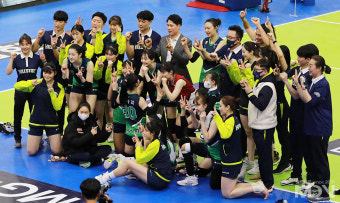 [여자배구] 현대건설, 도로공사 13연승 저지…최소 경기 20승 달성