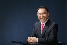 [월요 PICKS 경영인] 윤홍근 제너시스BBQ 회장