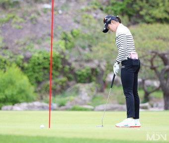 [KLPGA] 박현경, '짧은 버디 퍼트 놓치고 시무룩'