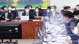 산업은행 국감, 여야 갈등·고성에 한 때 파행