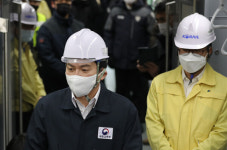 정부, 유조차 업무개시명령 검토…정유 분야 시급