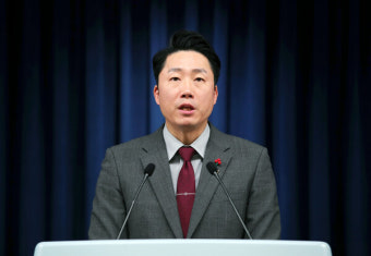 이재명 대통령, 광복절 국민임명식 초청장 문재인 전 대통령 등에 전달