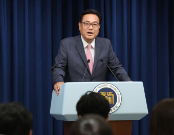 尹, '정진석 비서실장' 임명..여 ″소통 전문가″ 야 
