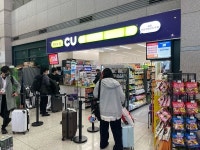 CU, 설 연휴 해외여행객 몰리며 공항 편의점 매출 3배 껑충