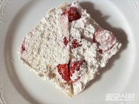 10년째 연말 대전…편의점 3사 딸기 샌드위치 먹어보니