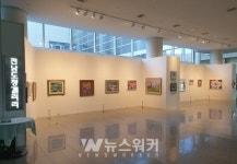 전남도, 최성배 작가의 꽃 그림 전시회...6일까지 개최