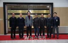 한사랑숯불갈비 박영호 대표, 신안군장학재단에 장학기금 전달