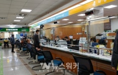 화순군, 민원창구 안심 가림막 설치