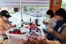 담양 창평면 재능나눔봉사단 같이&가치, 성덕노인요양원 카네이션 기부