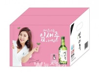 송가인 굿즈 인기에... 잎새주 핑크박스 선보여