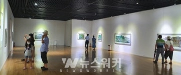 진도군, 진도 남도전통미술관서 수묵산수화와 청록산수화 전시 개최