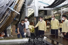 이동진 진도군수, 어업인 고충 해소 위해 수산양식시설 방문