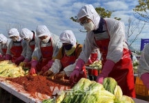 신안군 압해읍여성단체협의회, 사랑의 김장 나눔 행사 개최