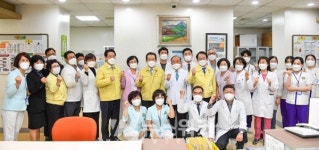 목포의료원상조회 | [포토뉴스] 김종식 목포시장, 정세균 국무총리와 '목포시의료원' 방문