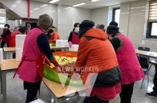[포토뉴스] 함평군 손불면여성자원봉사회, 김장 나눔 행사 가져