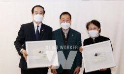 전영원·홍기월 의원... 동구명장명인장인협회로부터 감사패 받아