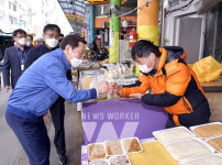 [포토] 이용섭 광주광역시장, 봉선시장 상인 격려