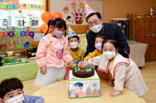 이용섭, 1일 예비후보 등록 후... 첫 행선지로 어린이집 보육 현장 방문