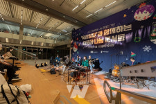 亞문당, 옥상달빛과 함께하는 나눔 공연 개최