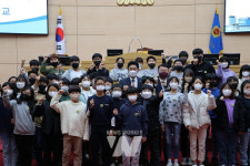 이철 전남도의원, 완도 소안초 학생들과 청소년 의회교실 함께해