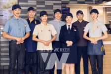 한국맥도날드, 전국 매장 직원 유니폼 새단장