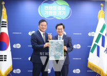카이맥스성남.광주지사 | 임종성 의원, 김동연 경기도지사 만나 '오포-판교 도시철도' 신설 적극 추진 건의