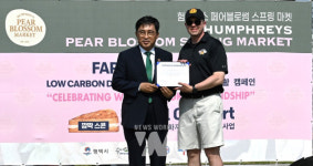 aT, 김치 홍보대사 김수미 씨와 평택 주한미군 대상 김치 홍보