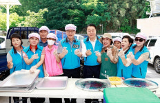 화순군, 신나는 봉사 행사로 어르신들 함박웃음