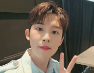 30대 진입한 진욱에 쏟아진 팬들이 생일 축하 메시지...앞으로도 꽃길만
