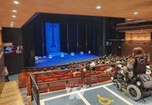 아르코·대학로예술극장, 국내 공연장 최초로 수어통역 안내 영상 상시 제공