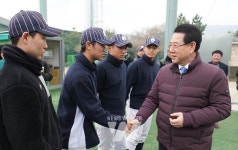김영록 전남지사, 보성 동계 전지훈련팀 살펴