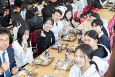 이정선 교육감, 광주경신여고 방문 세계음식문화체험 및 배식봉사